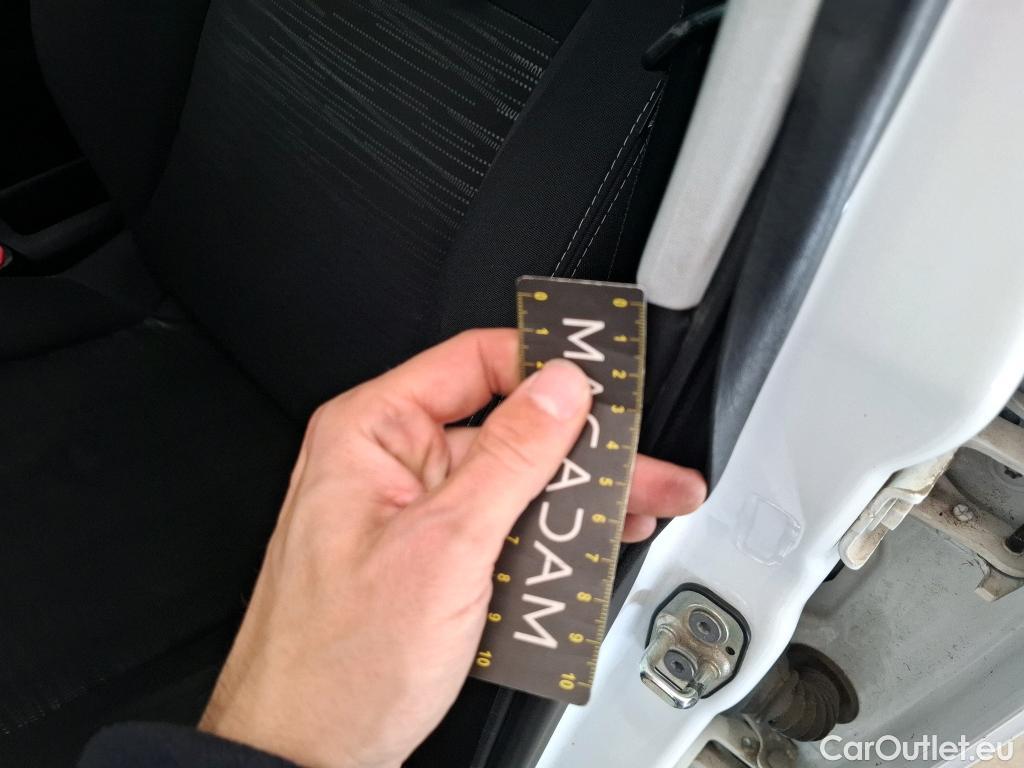  Peugeot  208  Affaire Pack CD Clim 1.4 HDi 70CV BVM5 E5 #27