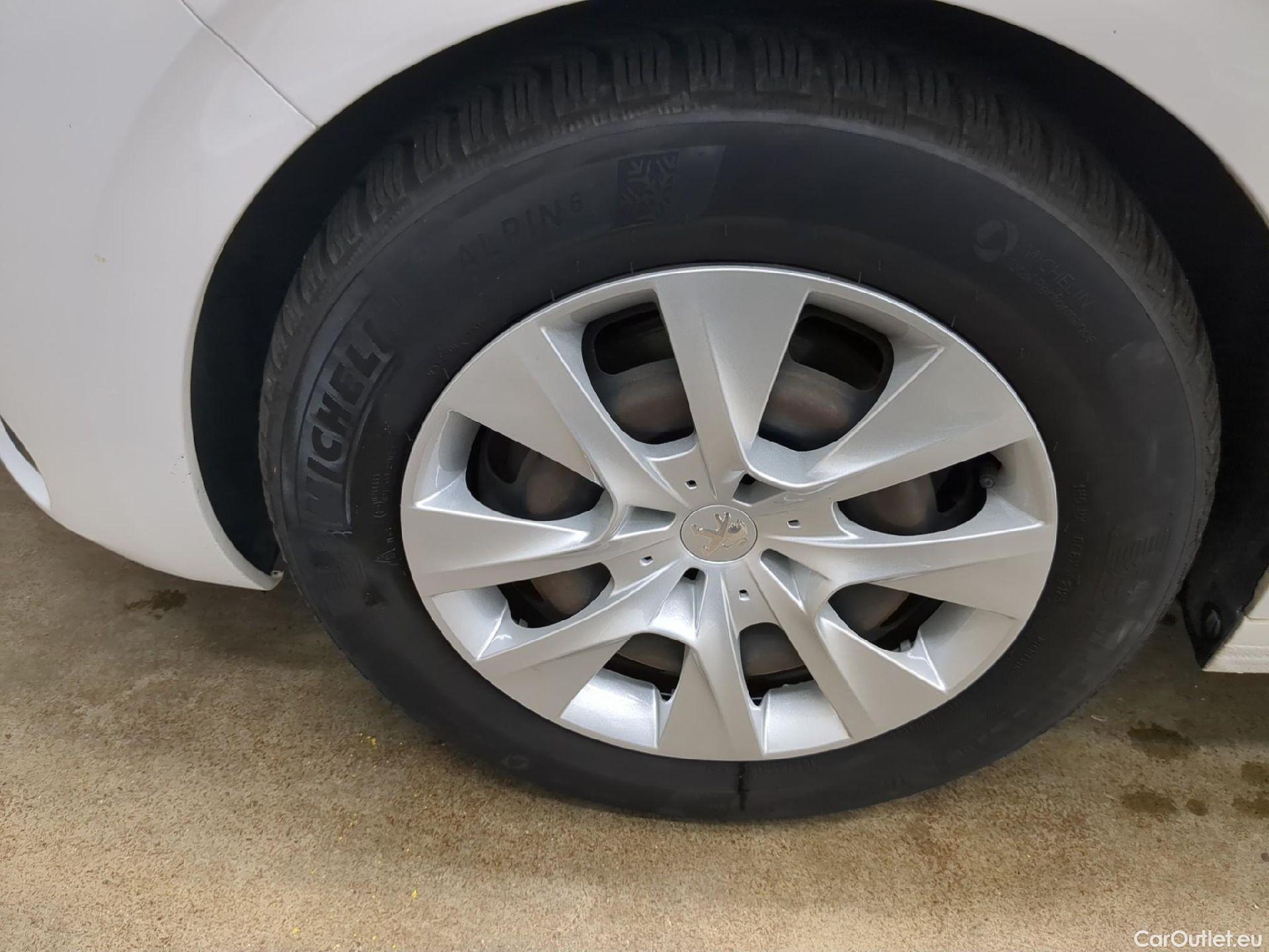  Peugeot  208  Affaire Pack Clim 1.6 HDi 75CV BVM5 E6 #26