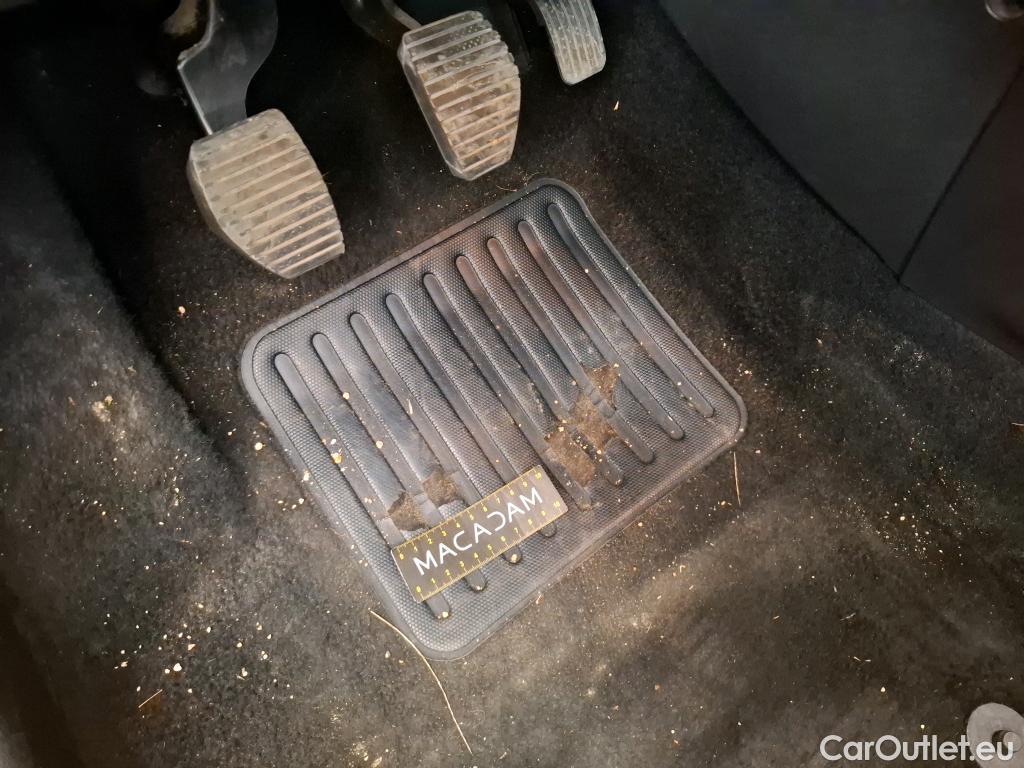  Peugeot  208  Affaire Pack CD Clim 1.4 HDi 70CV BVM5 E5 #1