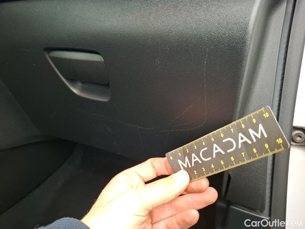  Peugeot  208  Affaire Pack CD Clim 1.4 HDi 70CV BVM5 E5 #34