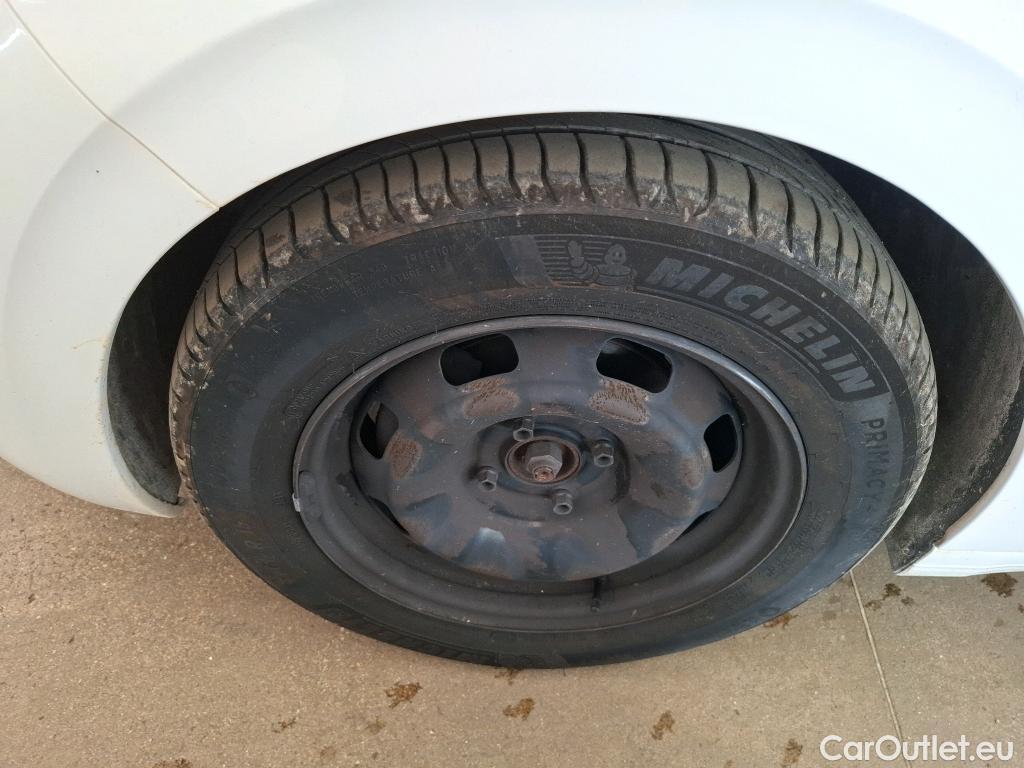  Peugeot  208  Affaire Pack CD Clim 1.4 HDi 70CV BVM5 E5 #45