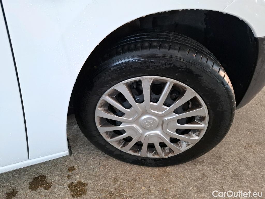  Toyota  Proace TOYOTA  City / 2019 / 4P / Fourgonnette 1.5 Medium 100 D-4D Business #8