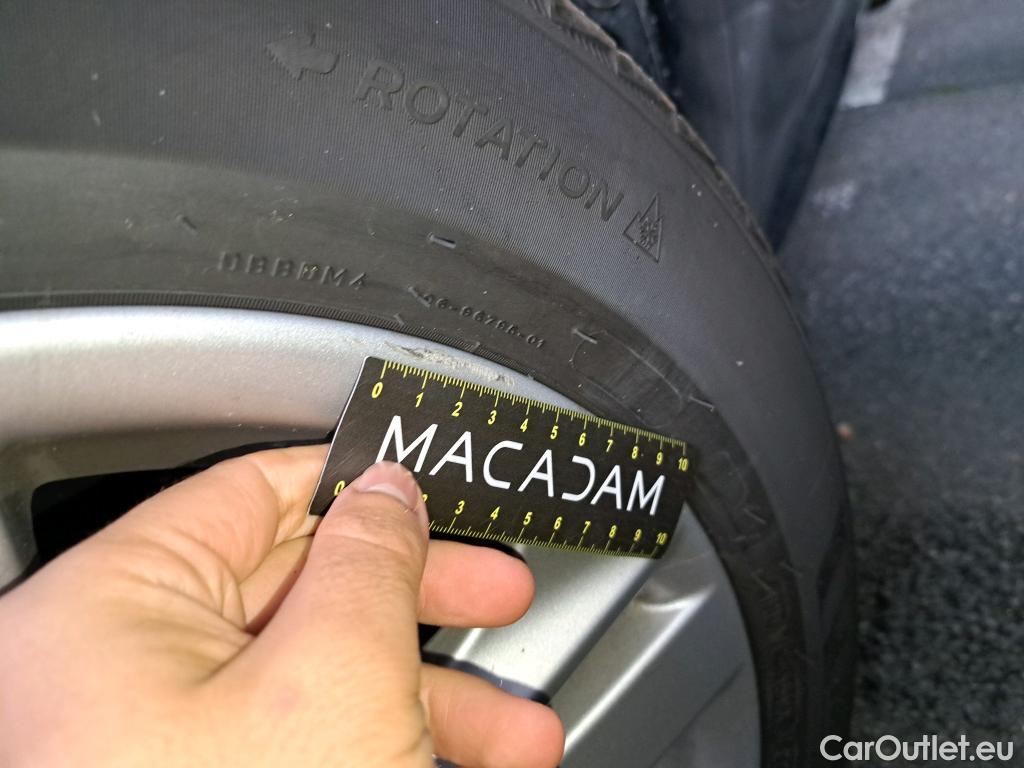  Toyota  Corolla  / 2018 / 5P / Berline Hybride 122h Dynamic Business Stage Acad
 #38