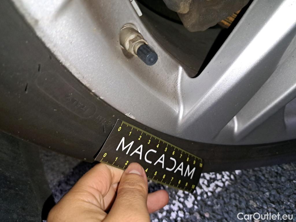  Toyota  Corolla  / 2018 / 5P / Berline Hybride 122h Dynamic Business Stage Acad
 #40