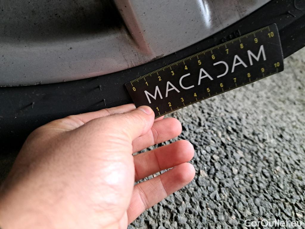  Toyota  Corolla  / 2018 / 5P / Berline Hybride 122h Dynamic Business Stage Acad
 #25