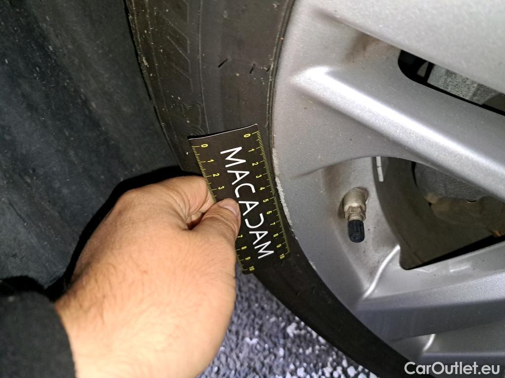  Toyota  Corolla  / 2018 / 5P / Berline Hybride 122h Dynamic Business Stage Acad
 #39