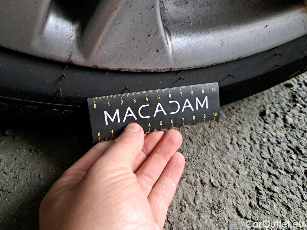  Toyota  Corolla  / 2018 / 5P / Berline Hybride 122h Dynamic Business Stage Acad
 #23