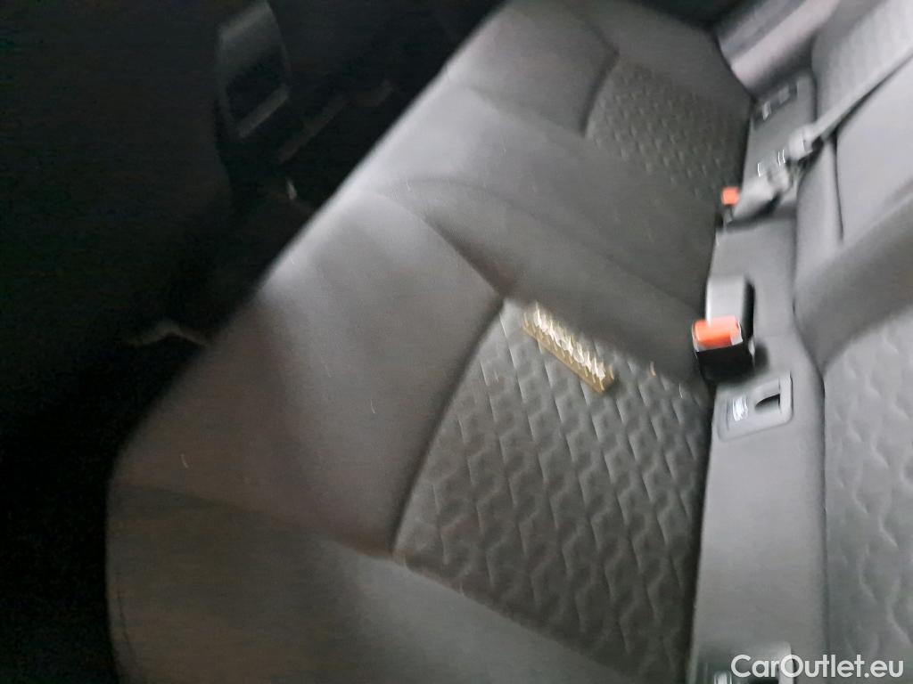  Toyota  Corolla  / 2018 / 5P / Berline Hybride 122h Dynamic Business Stage Acad
 #33