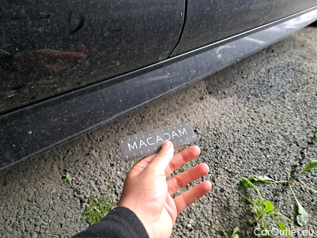  Toyota  Corolla  / 2018 / 5P / Berline Hybride 122h Dynamic Business Stage Acad
 #28