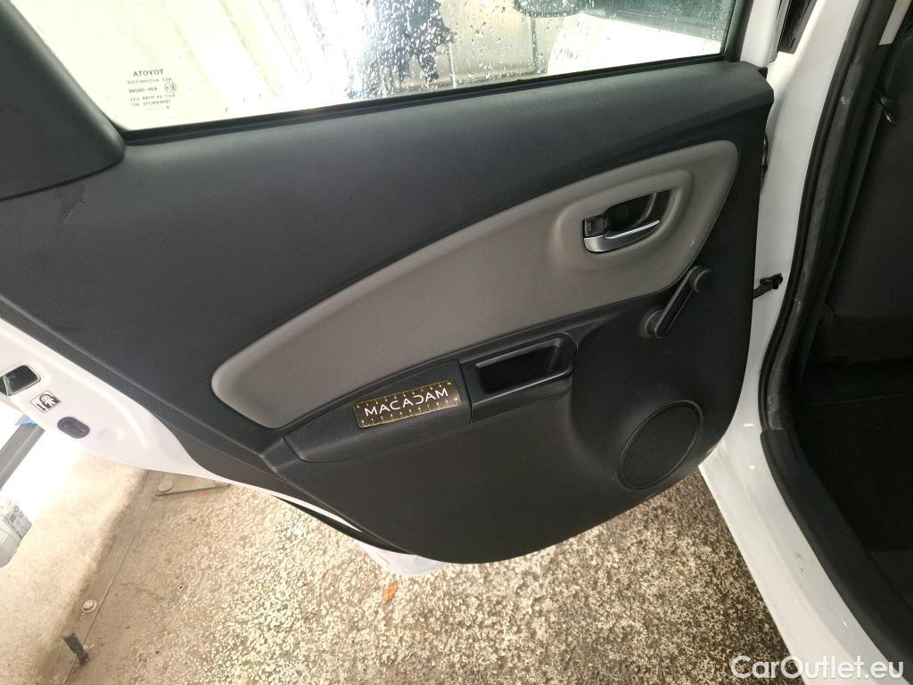  Toyota  Yaris TOYOTA  Hybride / 2017 / 5P / Berline 1.5 VVT-I HYBRID France Business #18