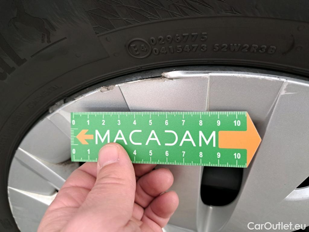  Toyota  Yaris TOYOTA  Hybride / 2019 / 5P / Berline Hybride 116h France Business Stage Acad #35