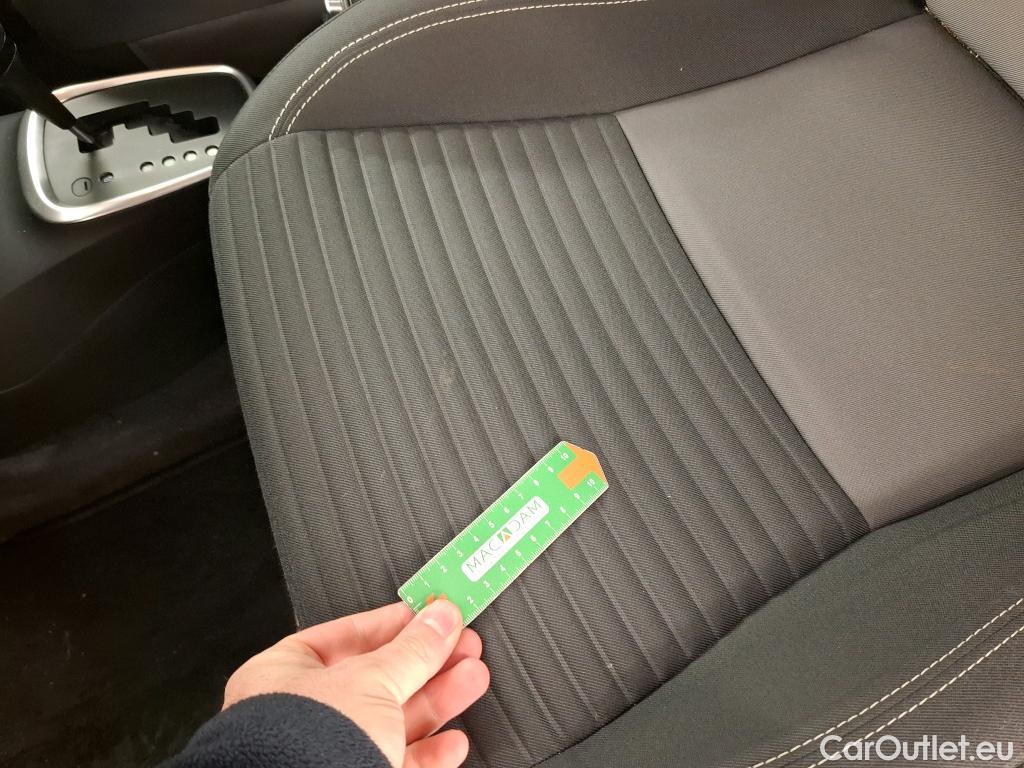  Toyota  Yaris TOYOTA  Hybride / 2017 / 5P / Berline 1.5 VVT-I HYBRID France Business #4