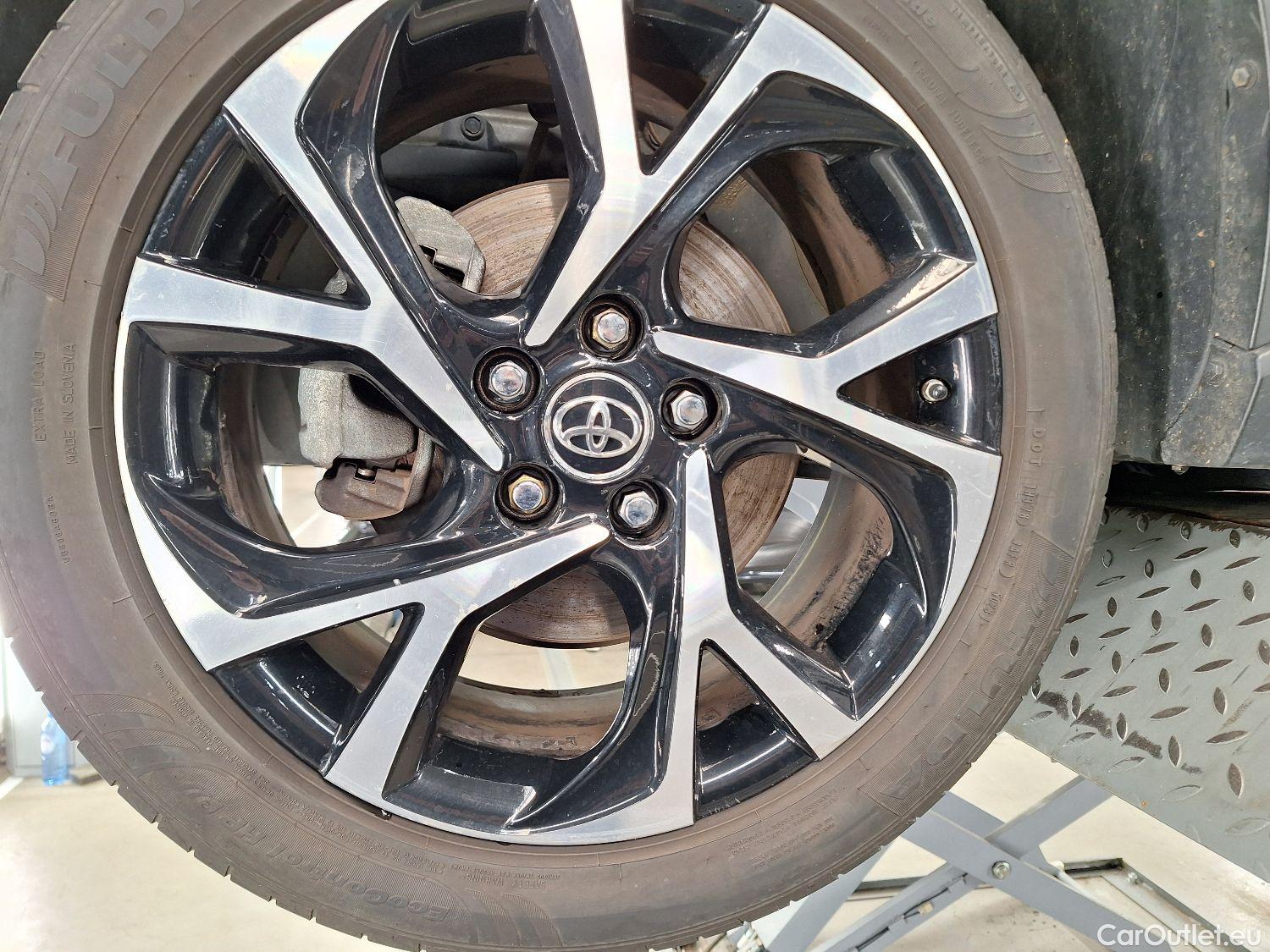  Toyota  C-HR Toyota,  '16, Toyota  1.8 VVT i-Hybrid C-Lub Aut. 5d #14