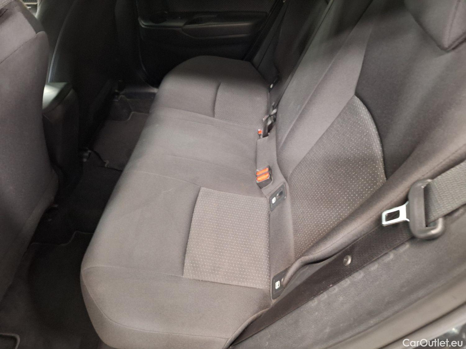  Toyota  C-HR Toyota,  '16, Toyota  1.8 VVT i-Hybrid C-Lub Aut. 5d #37