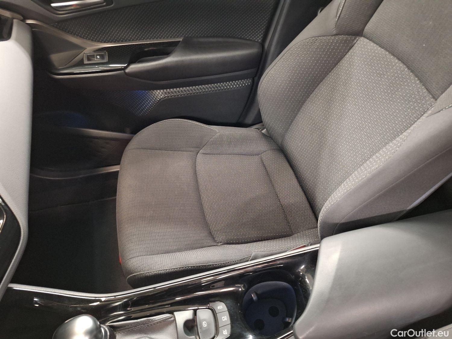  Toyota  C-HR Toyota,  '16, Toyota  1.8 VVT i-Hybrid C-Lub Aut. 5d #36