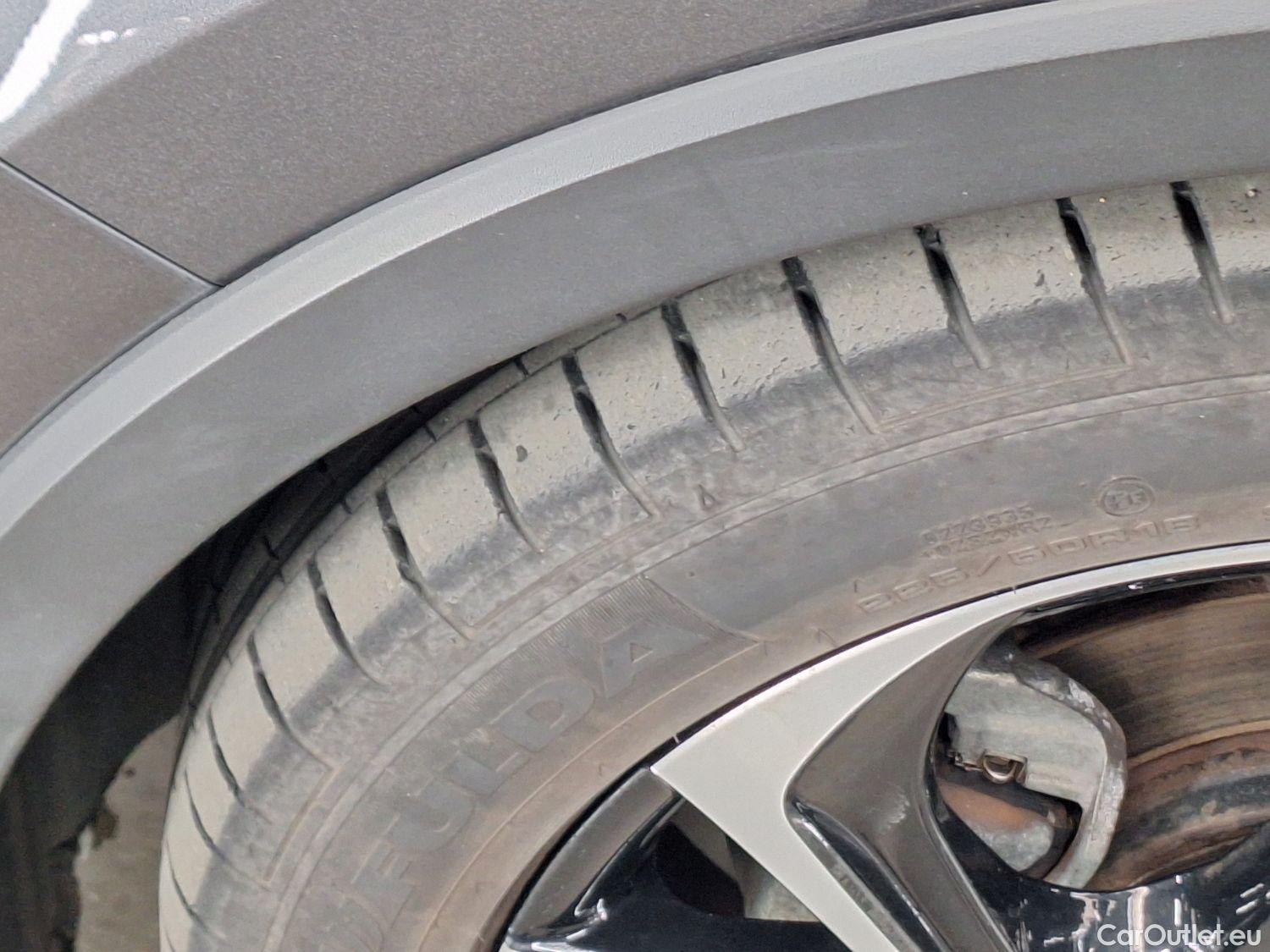  Toyota  C-HR Toyota,  '16, Toyota  1.8 VVT i-Hybrid C-Lub Aut. 5d #50