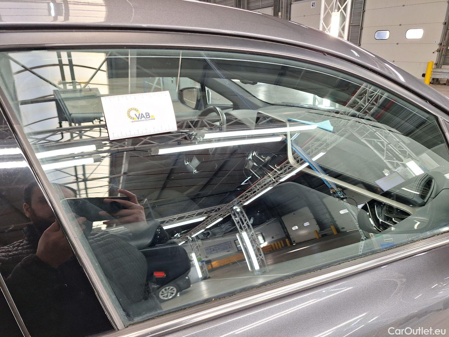  Toyota  C-HR Toyota,  '16, Toyota  1.8 VVT i-Hybrid C-Lub Aut. 5d #30