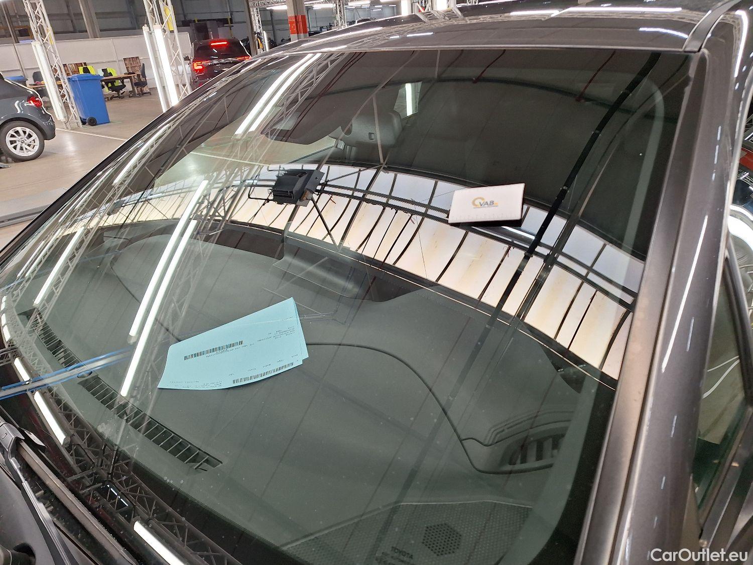  Toyota  C-HR Toyota,  '16, Toyota  1.8 VVT i-Hybrid C-Lub Aut. 5d #38