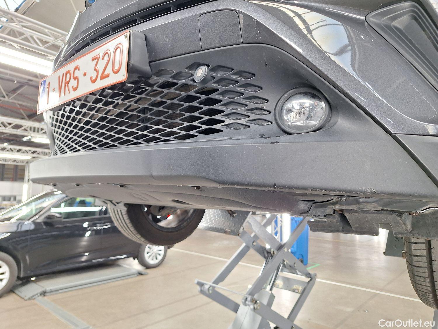  Toyota  C-HR Toyota,  '16, Toyota  1.8 VVT i-Hybrid C-Lub Aut. 5d #18