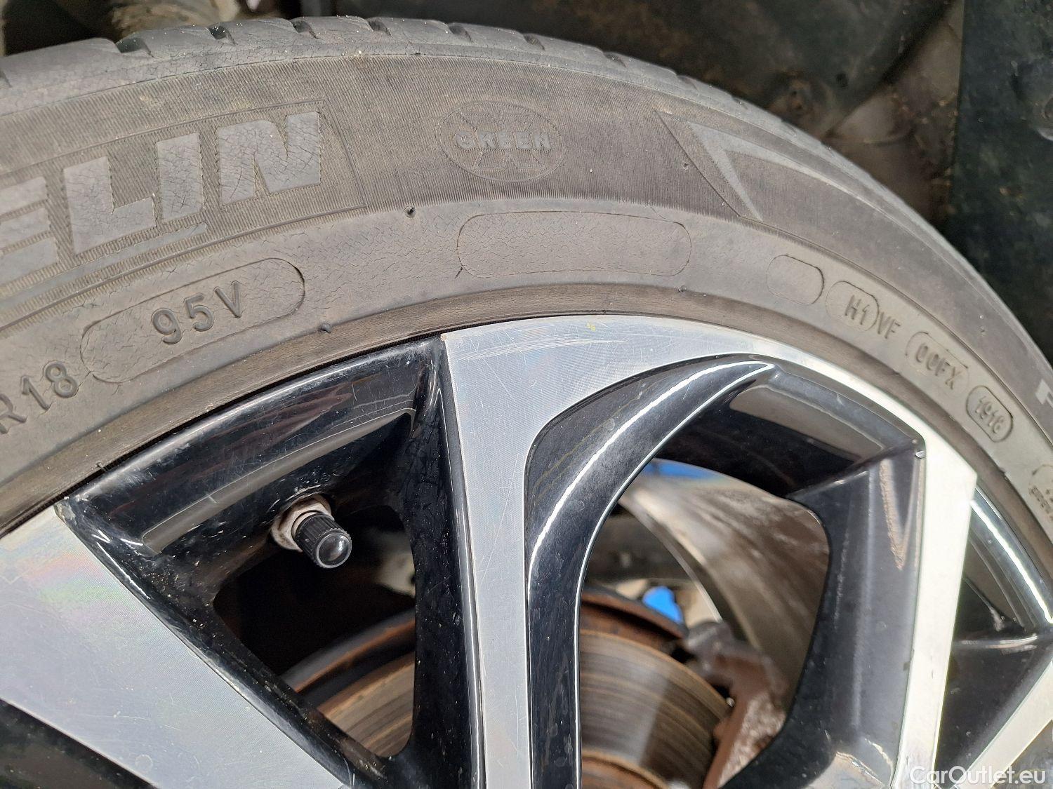  Toyota  C-HR Toyota,  '16, Toyota  1.8 VVT i-Hybrid C-Lub Aut. 5d #13