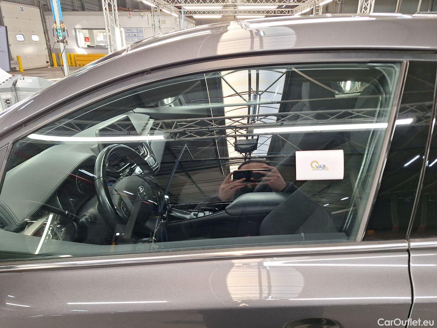  Toyota  C-HR Toyota,  '16, Toyota  1.8 VVT i-Hybrid C-Lub Aut. 5d #41