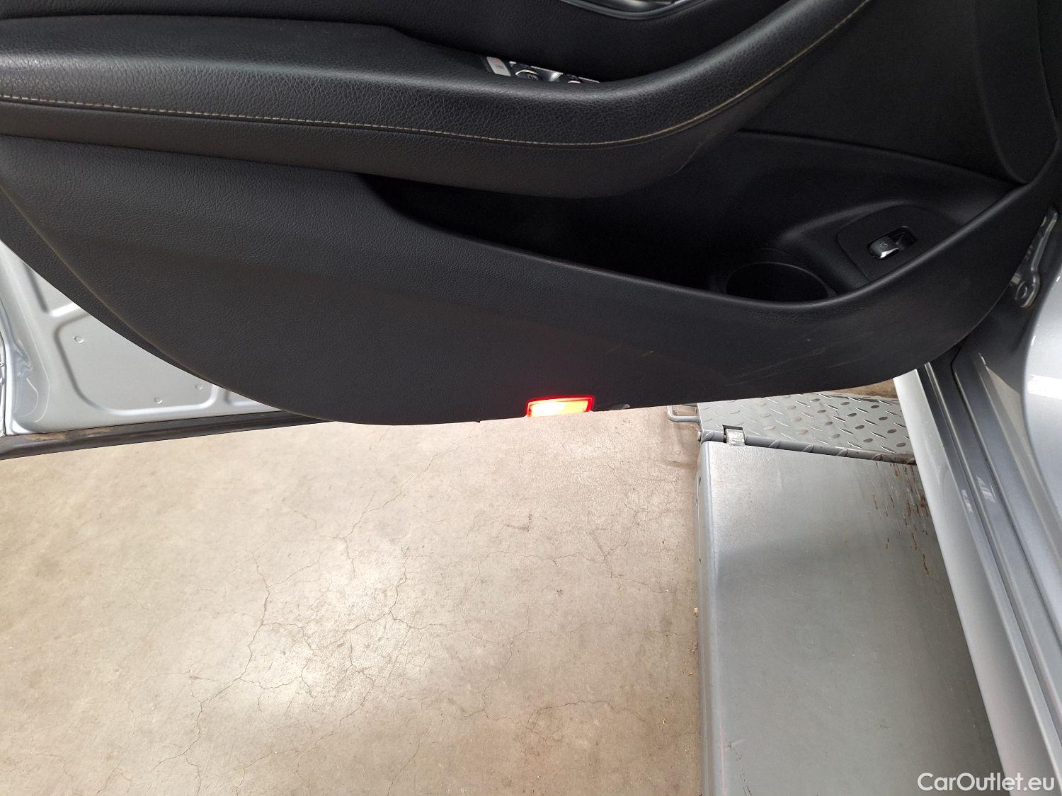  Mercedes  E-Klasse Mercedes, E-Class FL'20 PHEV, Mercedes-Benz  Berline E 300 de 4d #45