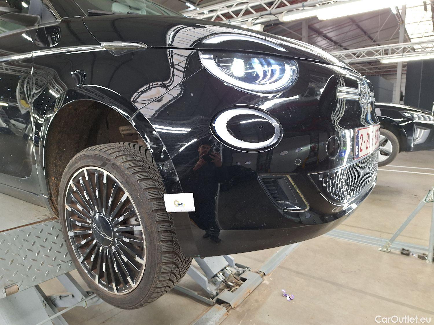  Fiat  500 Fiat, C '15 BEV, Fiat C e 42 kWh La Prima 2d #12