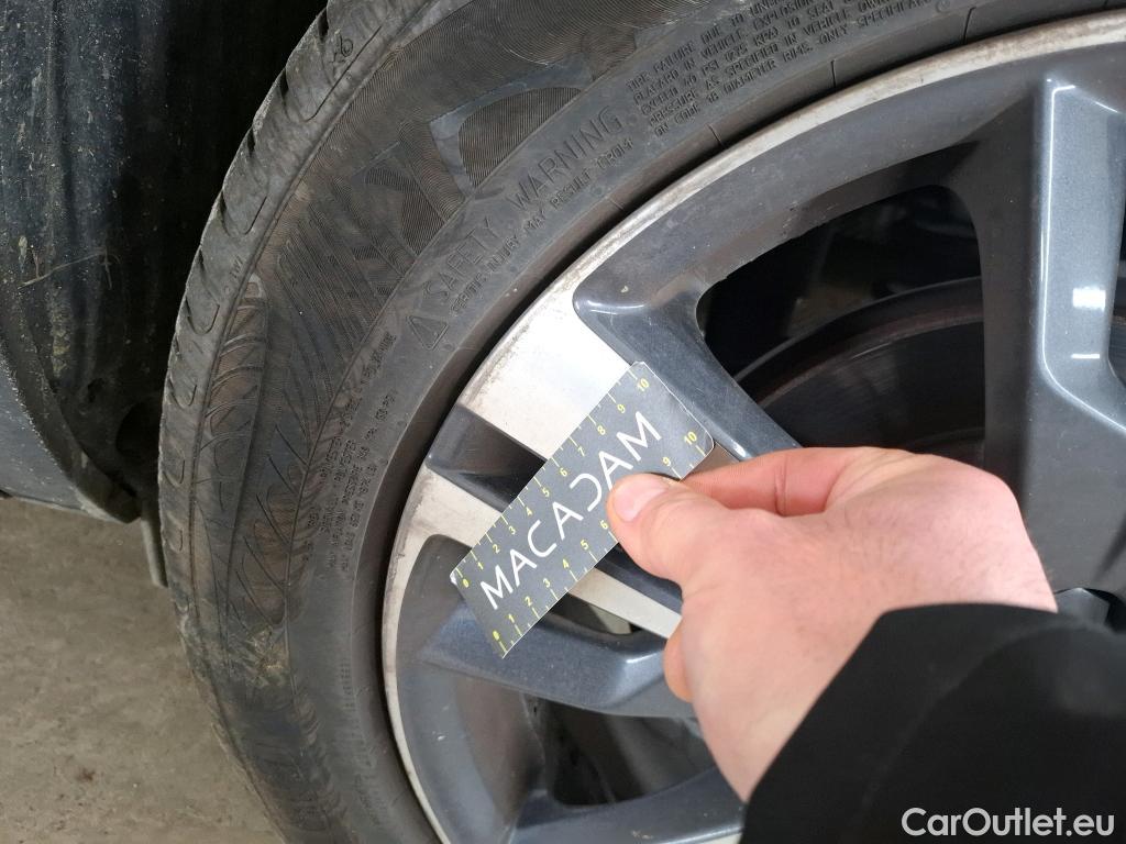  Peugeot  5008  GT Line 1.5 HDi 130CV BVA8 7 Sieges E6dT #28