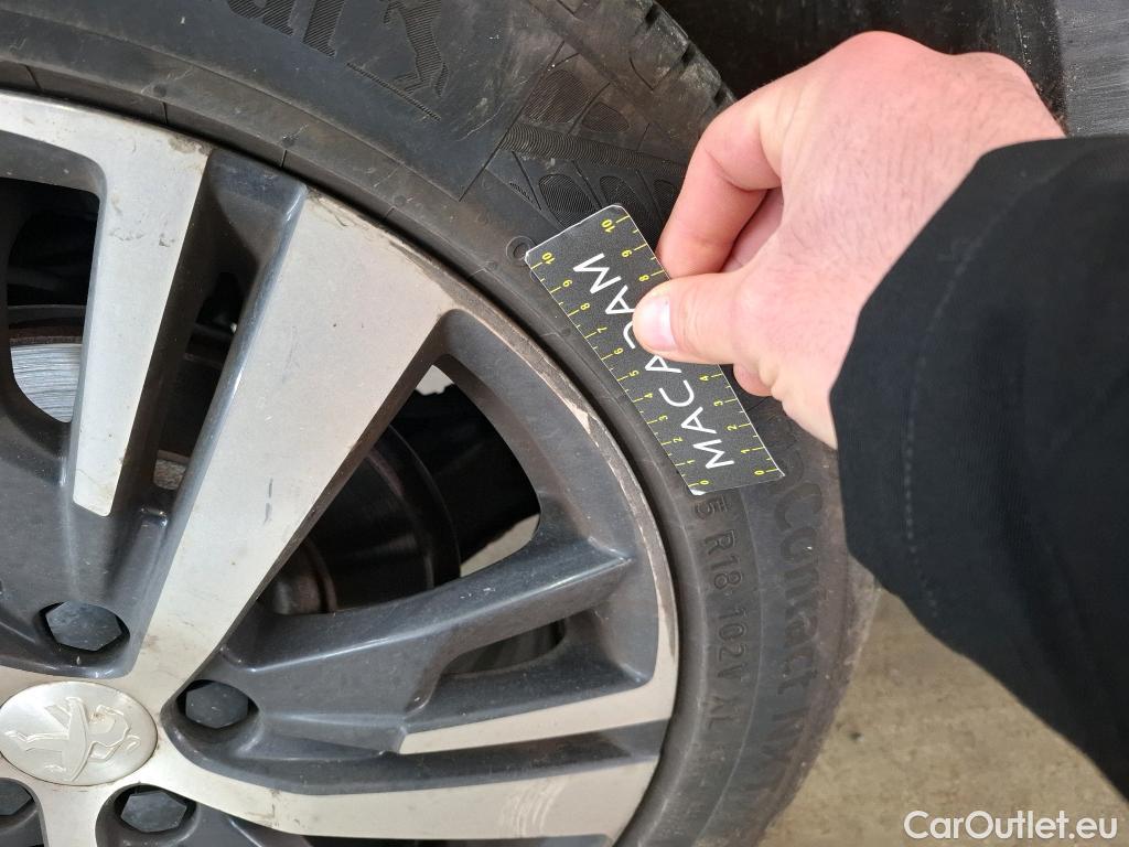  Peugeot  5008  GT Line 1.5 HDi 130CV BVA8 7 Sieges E6dT #19