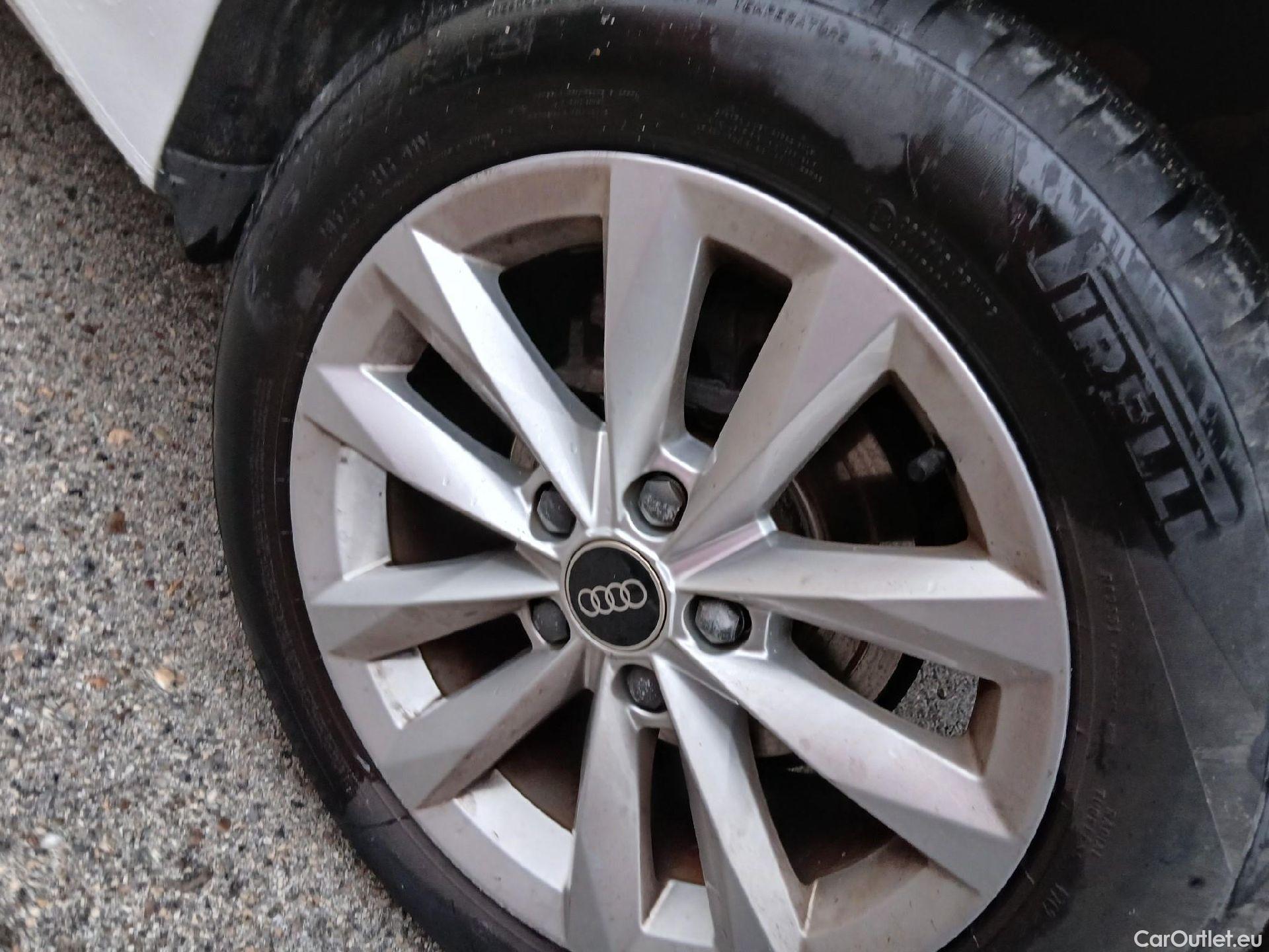  Audi  A3 AUDI  / 2020 / 5P / berlina con portón Sportback 30 TFSI 81kW (110CV) S tronic #4