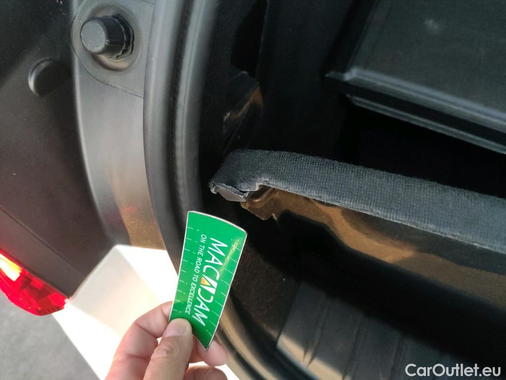  Bmw  Serie 1 BMW  / 2019 / 5P / berlina con portón 116d #3