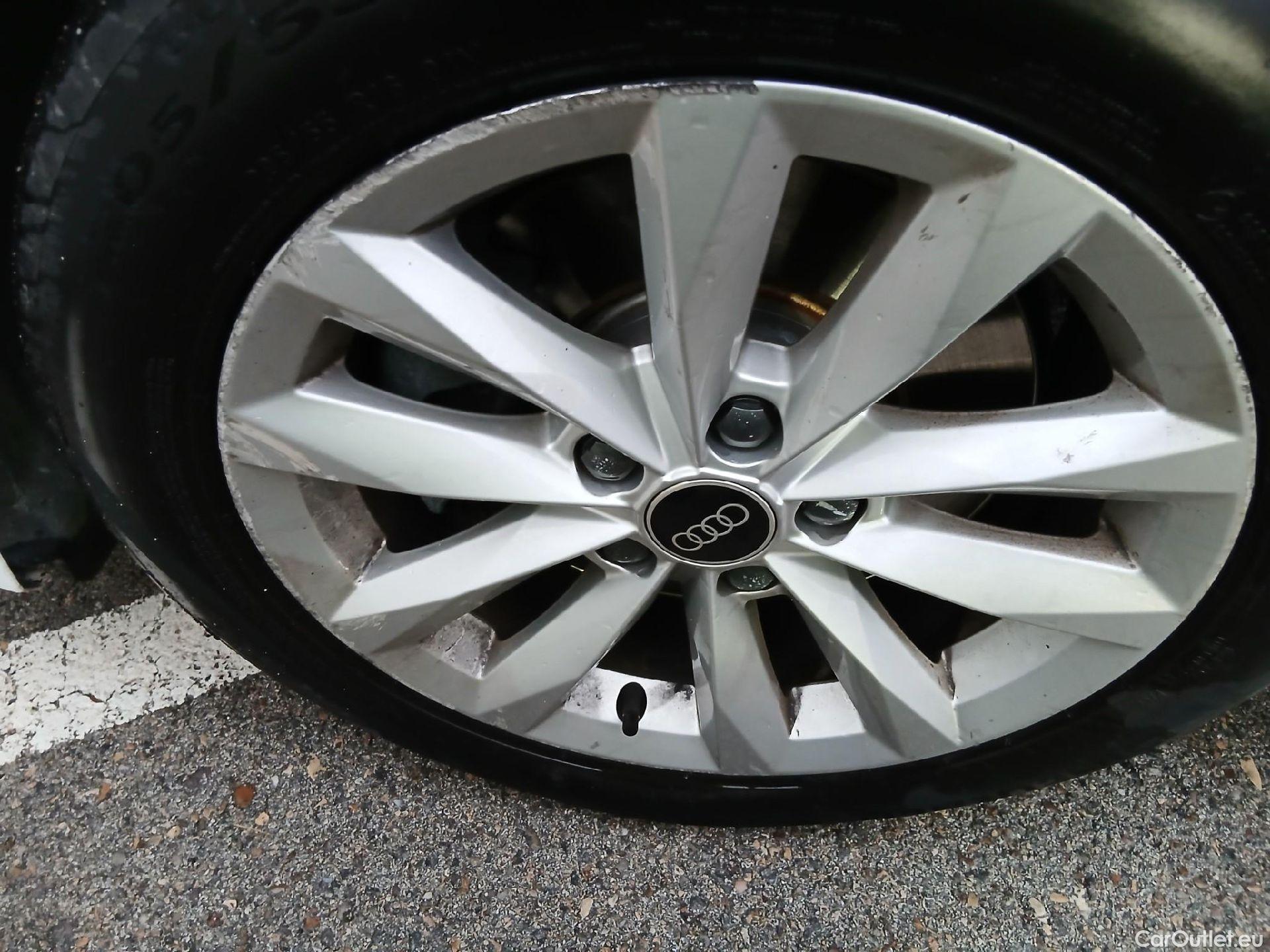  Audi  A3 AUDI  / 2020 / 5P / berlina con portón Sportback 30 TFSI 81kW (110CV) S tronic #2