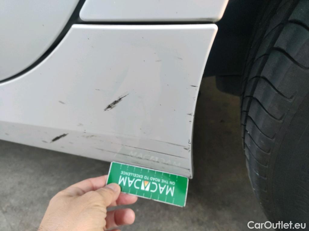  Bmw  Serie 1 BMW  / 2019 / 5P / berlina con portón 116d #19