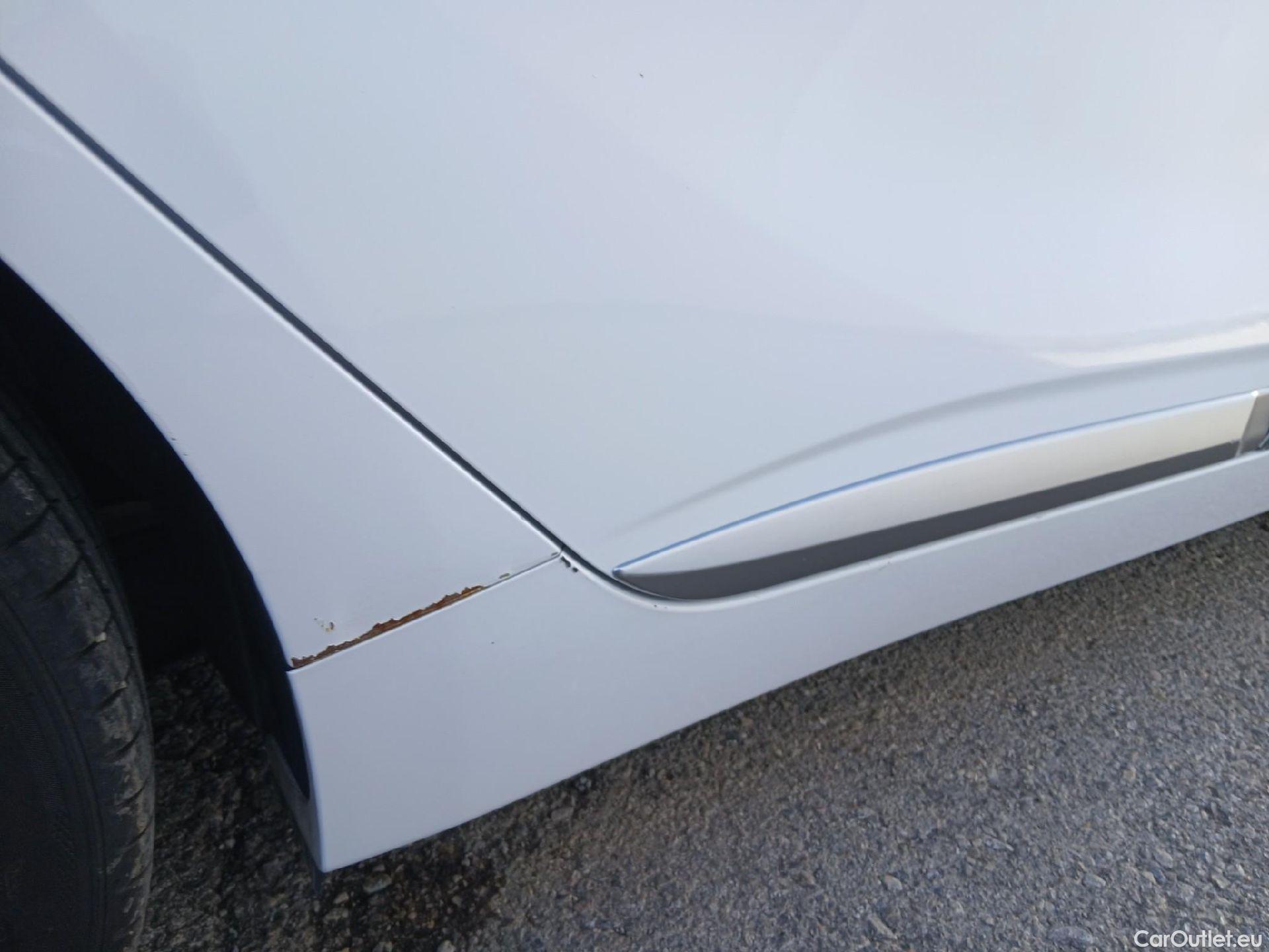  Hyundai   Ioniq HYUNDAI / 2019 / 5P / berlina con portón 1.6 GDI HEV Style DT #18