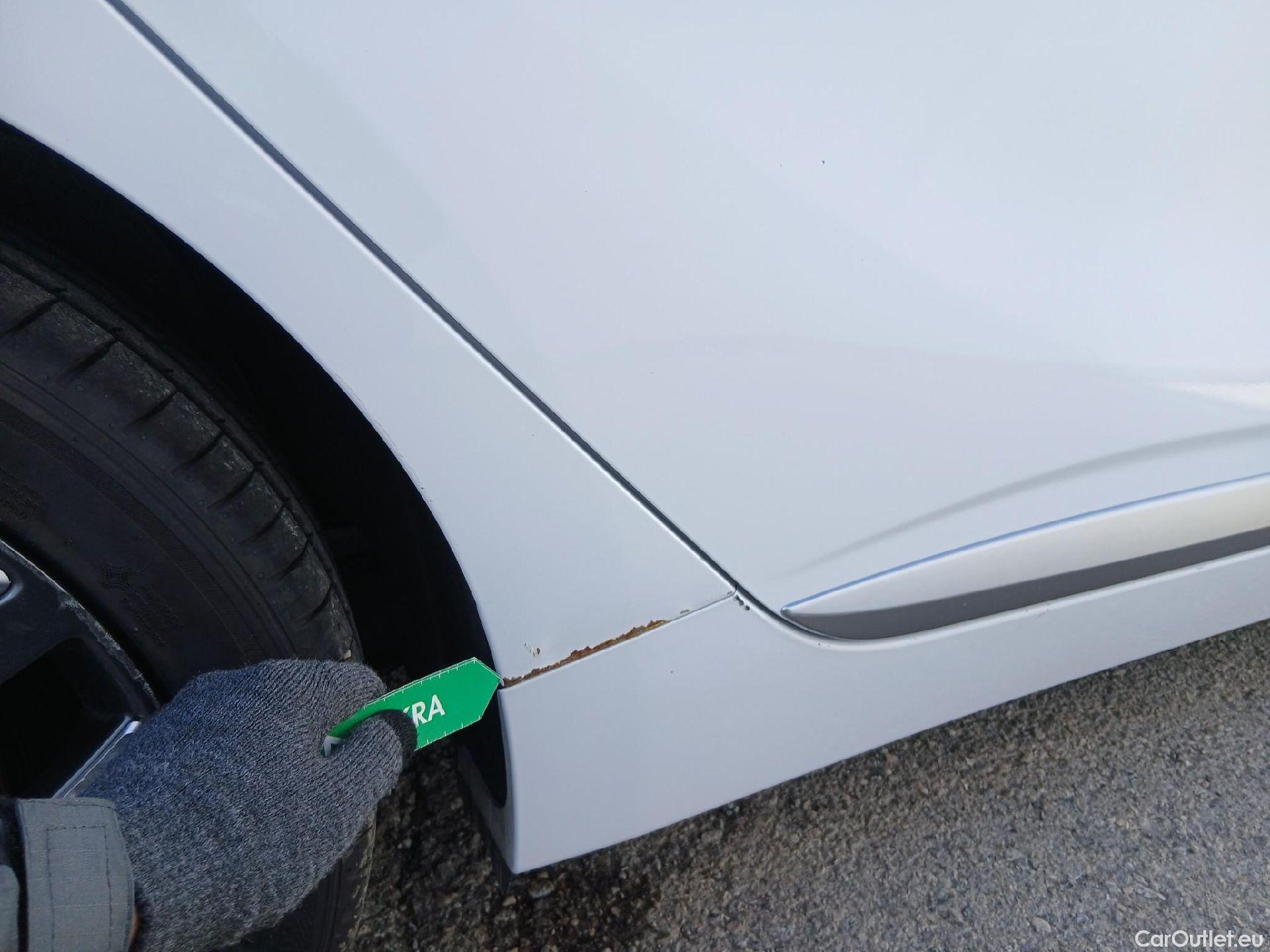  Hyundai   Ioniq HYUNDAI / 2019 / 5P / berlina con portón 1.6 GDI HEV Style DT #16