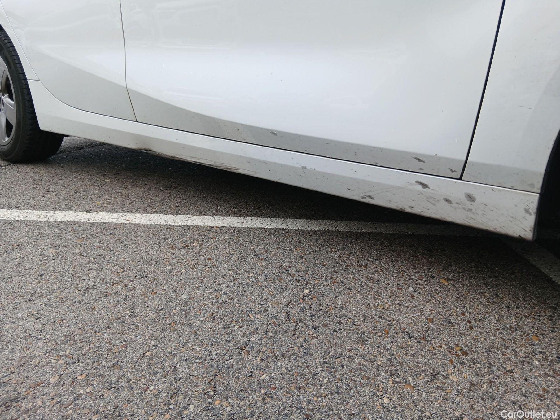  Bmw  Serie 1 BMW  / 2019 / 5P / berlina con portón 118i #36