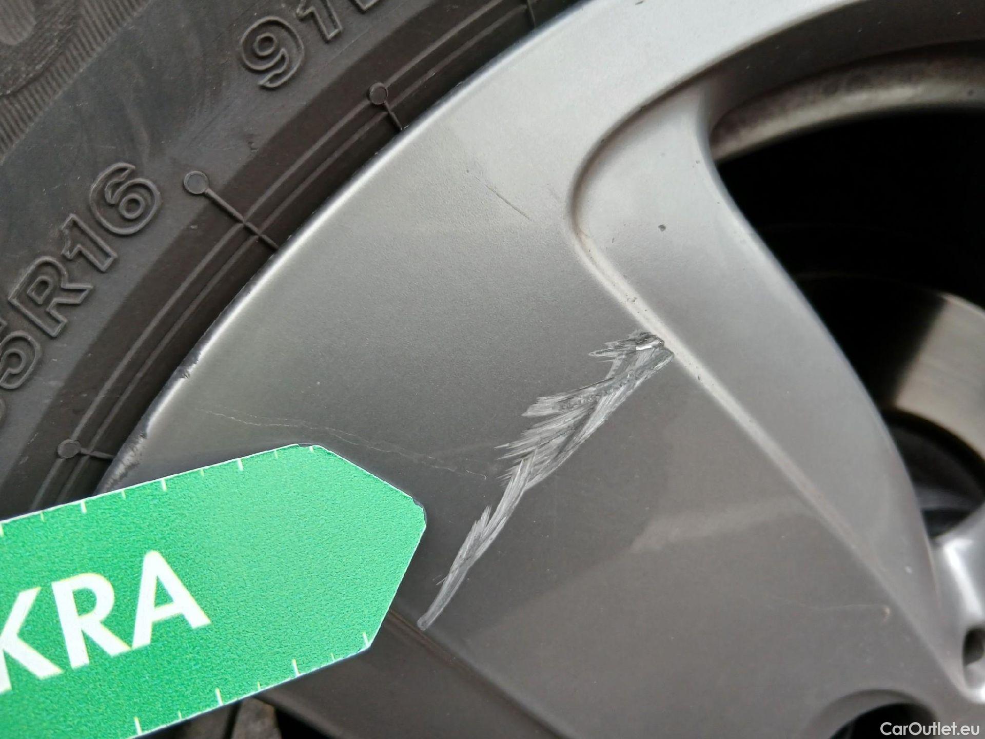  Bmw  Serie 1 BMW  / 2019 / 5P / berlina con portón 118i #24