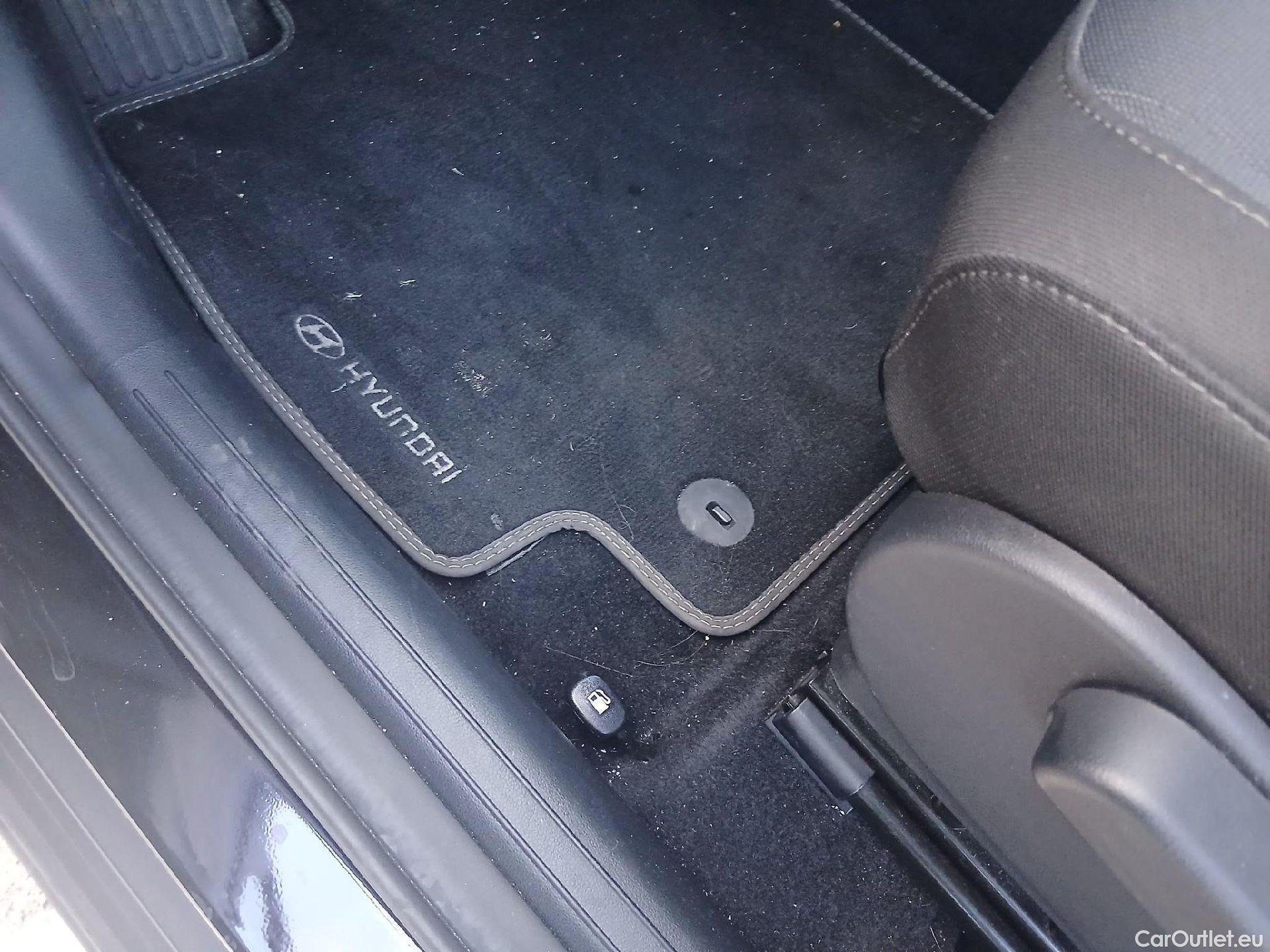  Hyundai  Konna HYUNDAI Kona / 2023 / 5P / todoterreno 1.6 GDI HEV Maxx DCT #4