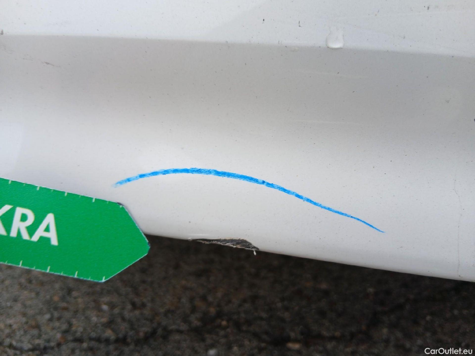  Bmw  Serie 1 BMW  / 2019 / 5P / berlina con portón 118i #18