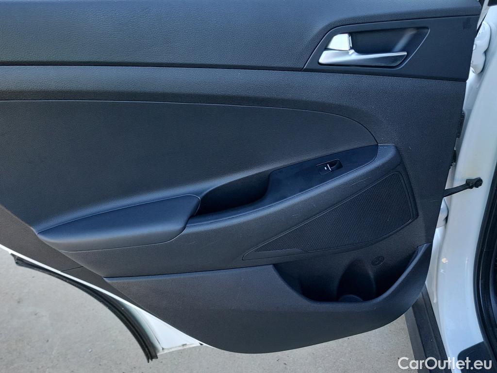  Hyundai  Tucson HYUNDAI  / 2018 / 5P / todoterreno 1.6 CRDI 85kW (116CV) 48V SLE 4X2(SP)(SL) #15