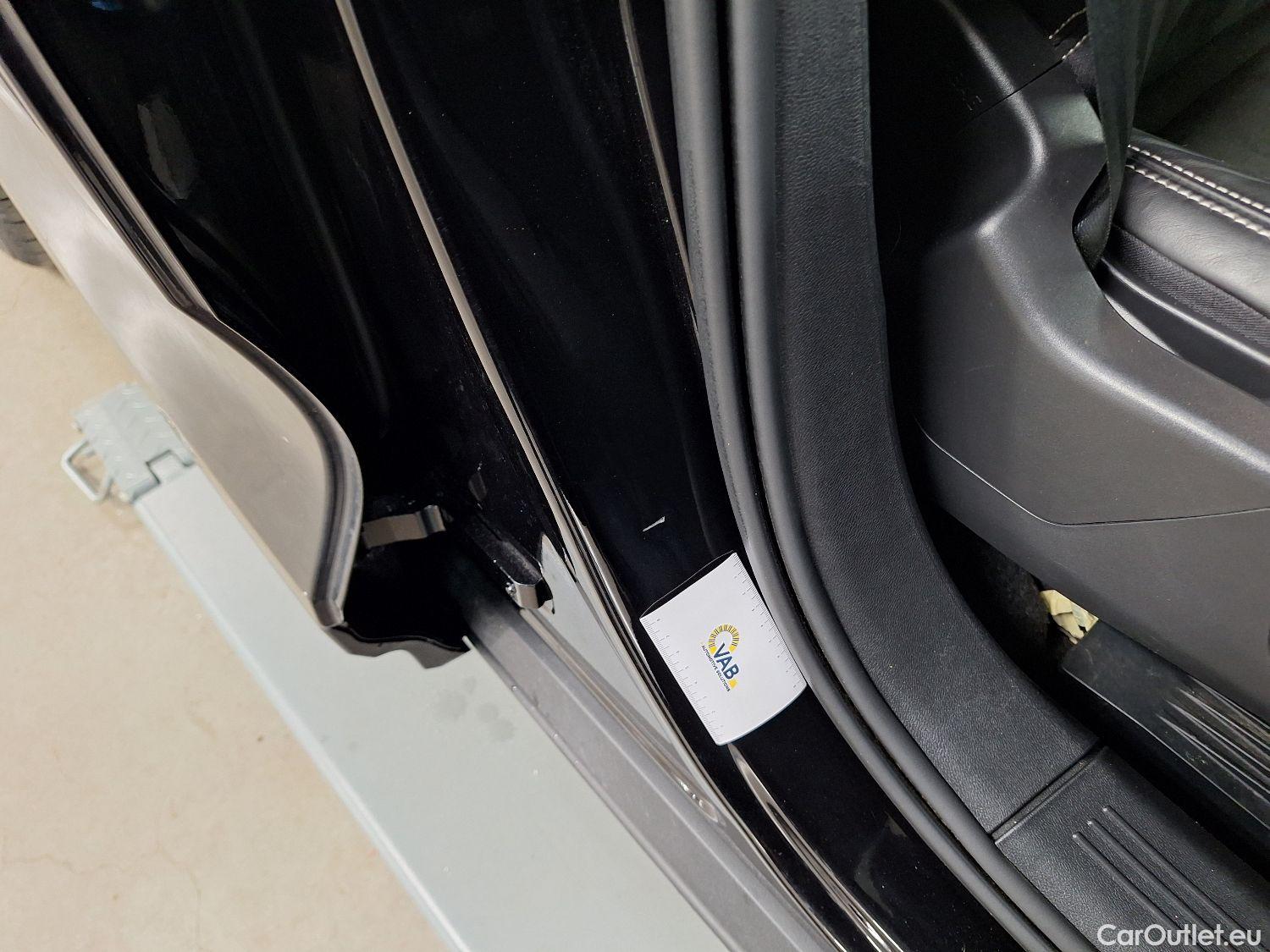  Volvo  XC 40 Volvo, XC40 '17, Volvo XC40 T5 Twin Engine R-Design 5d #31