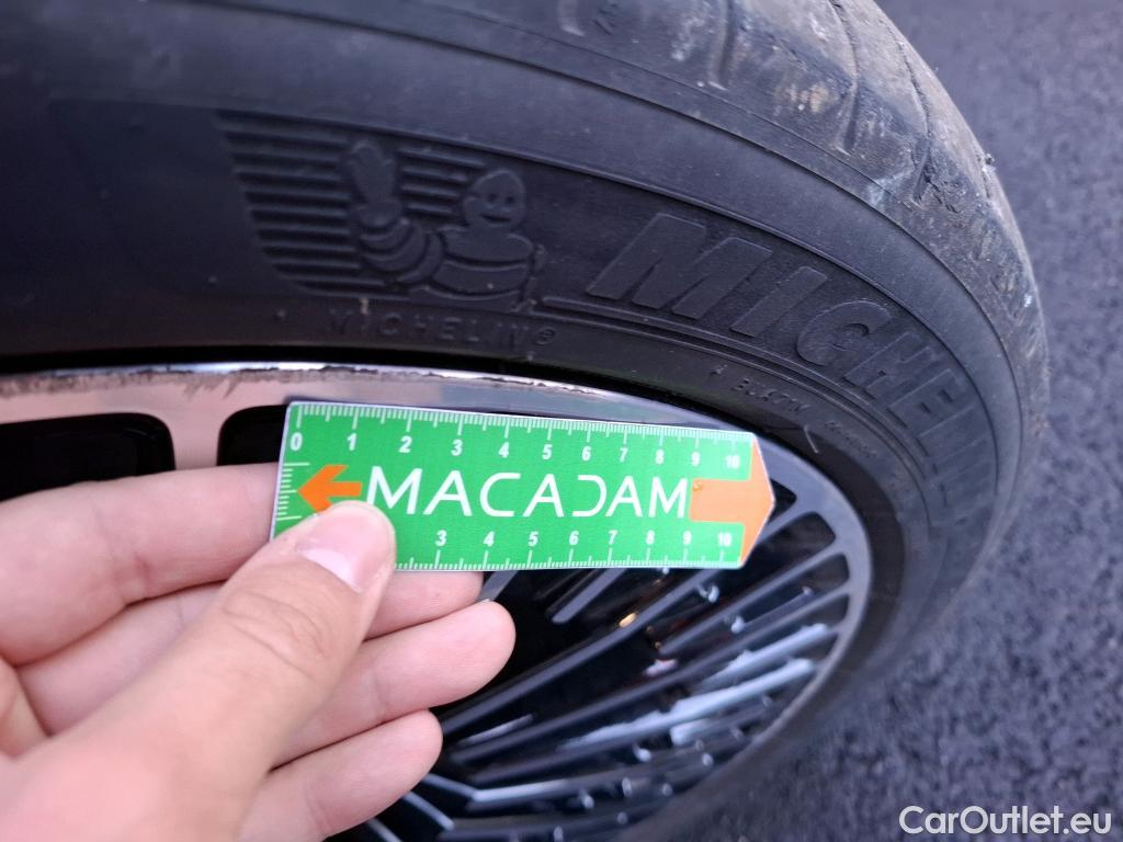  Mercedes  EQC MERCEDES-BENZ  / 2019 / 5P / SUV  400 AMG Line 4MATIC #25