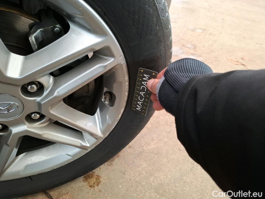  Hyundai  Konna HYUNDAI Kona / 2020 / 5P / SUV 1.6 CRDI 136 HYBRID 48V DCT-7 BUSINESS #9