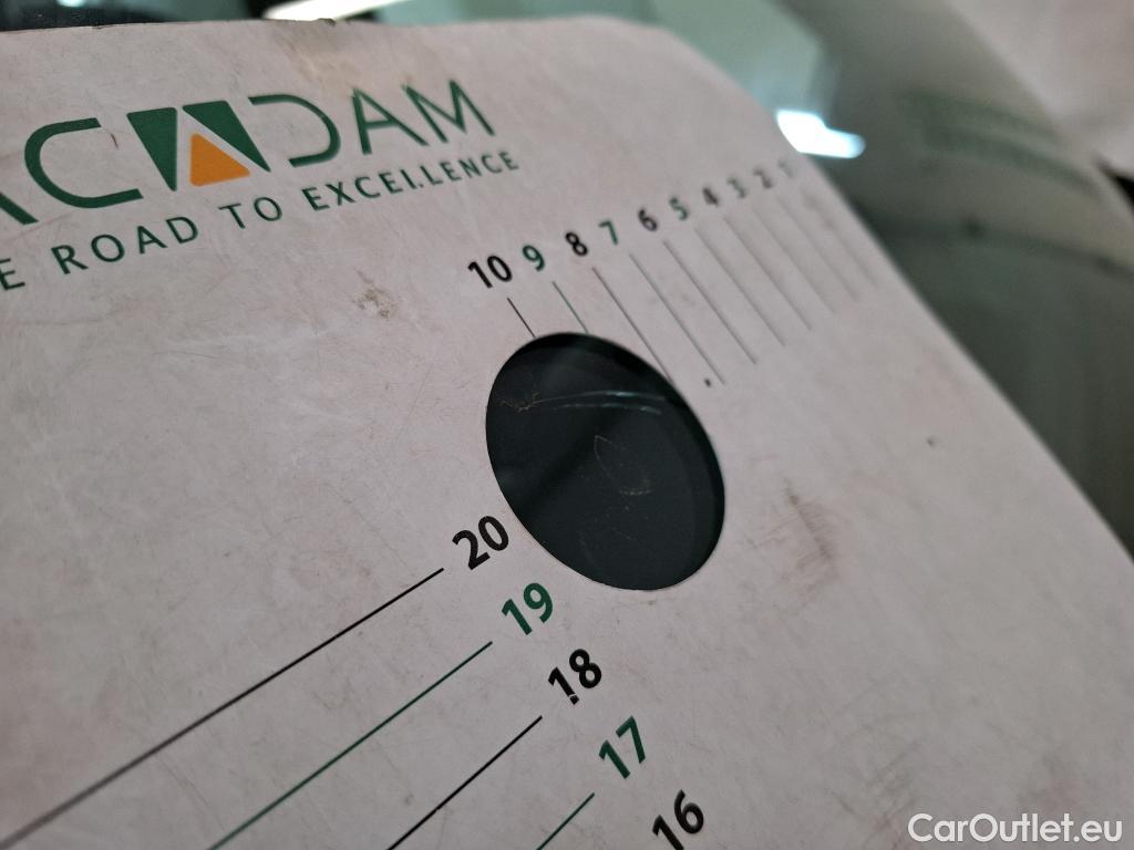  Mercedes  GLB MERCEDES-BENZ  / 2019 / 5P / SUV  200 d Business Line #2