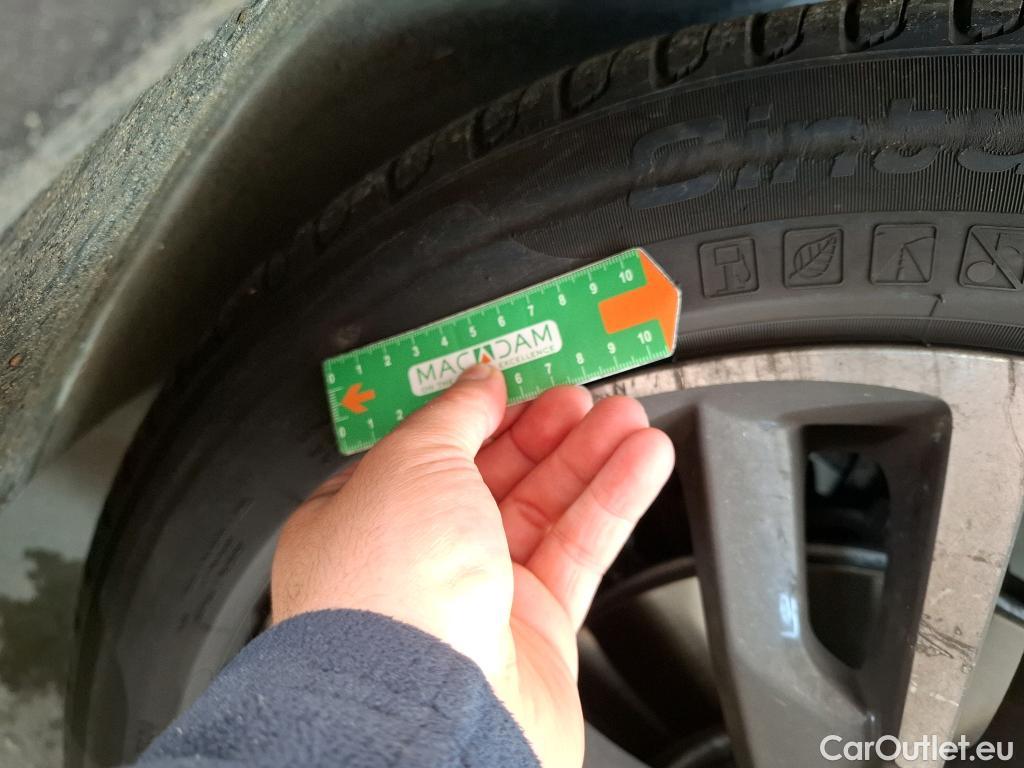  Peugeot  3008  Allure Pack 1.2 PureTech 130CV BVA8 E6d #24