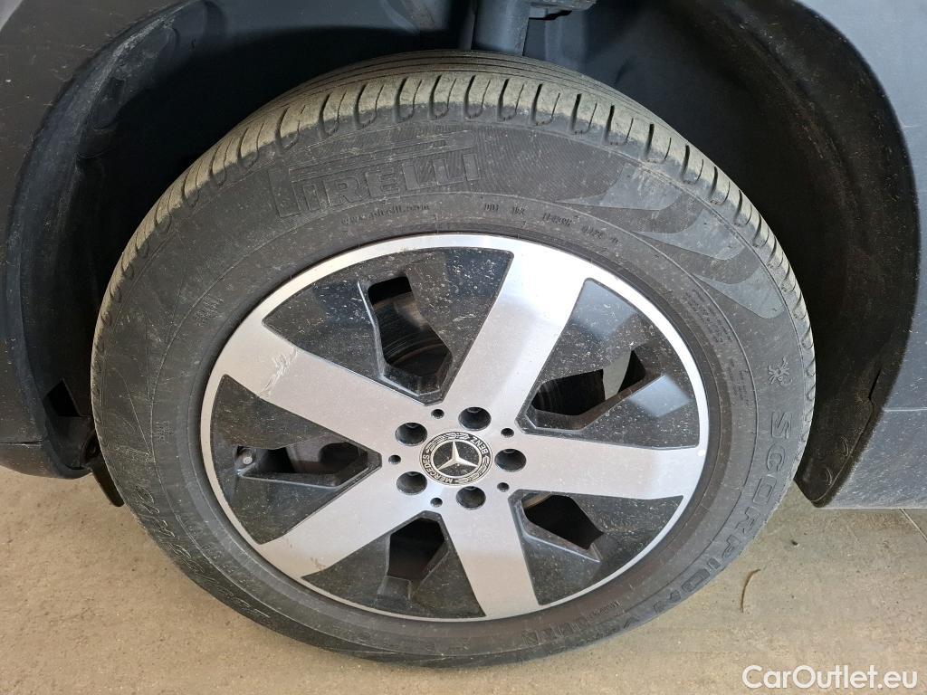  Mercedes  GLB MERCEDES-BENZ  / 2019 / 5P / SUV  200 d Business Line #32