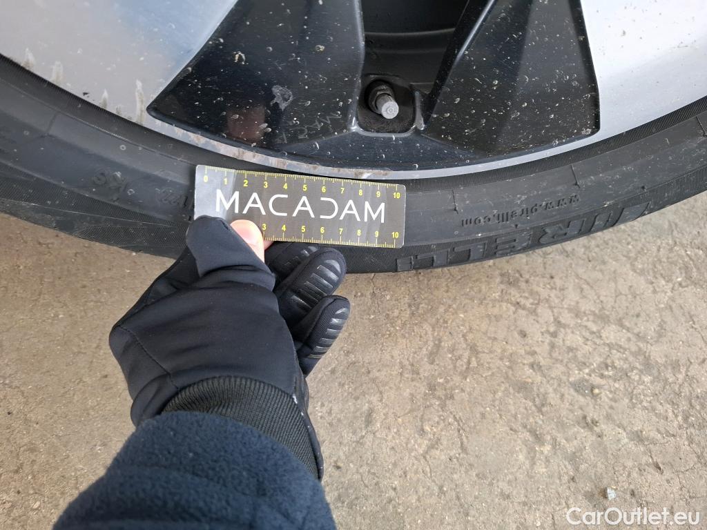  Mercedes  GLB MERCEDES-BENZ  / 2019 / 5P / SUV  200 d Business Line #9