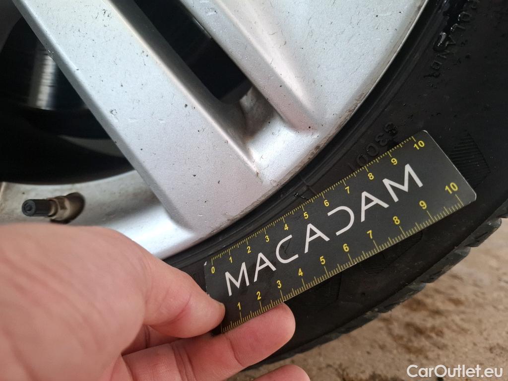  Toyota  Corolla TOYOTA  / 2018 / 5P / Berline Hybride 122h Dynamic Business Stage Acad #31