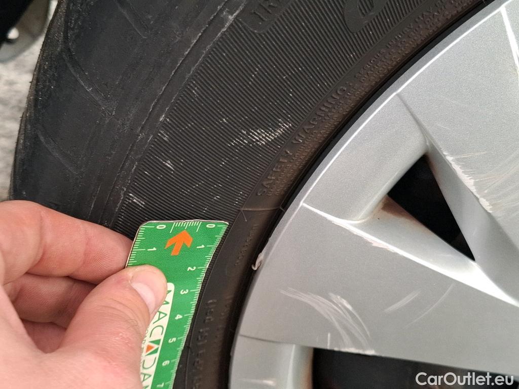  Toyota  Yaris TOYOTA  Hybride / 2017 / 5P / Berline 1.5 VVT-I HYBRID France Business #12