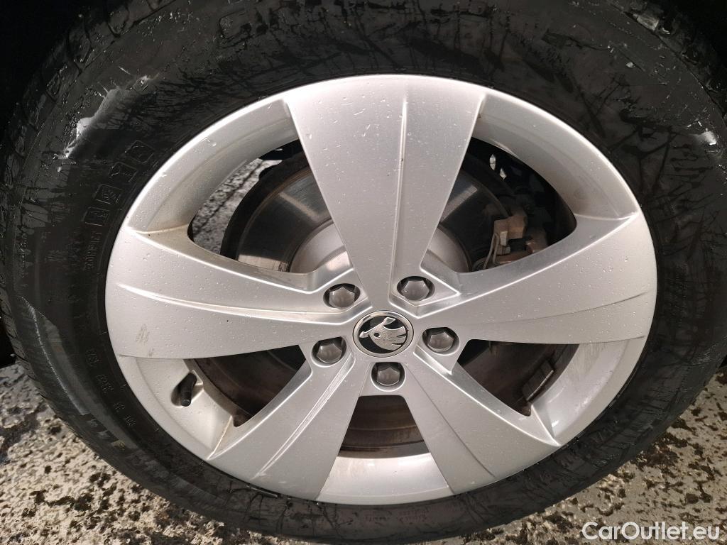  Skoda  Superb SKODA  Combi / 2019 / 5P / Break 1.4 TSI PHEV 218ch DSG6 Business #17